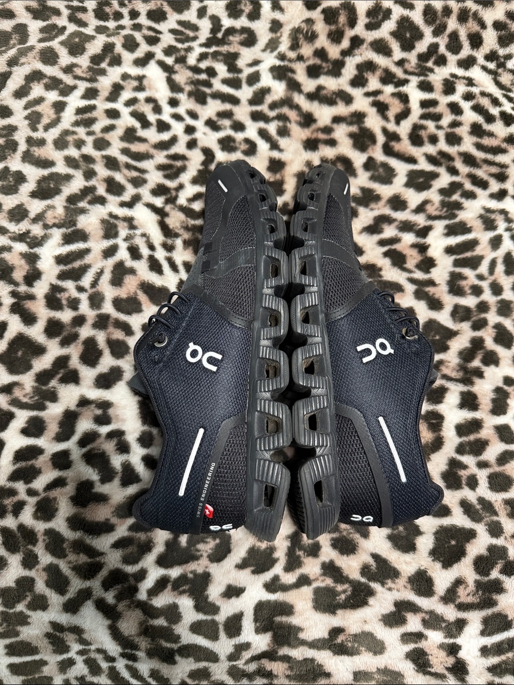 On Running Women's All-Black Trail Sneakers - Picture 6 of 6